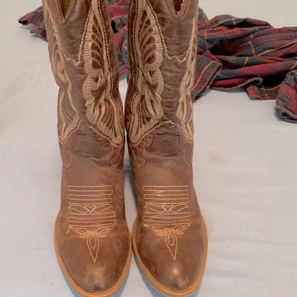 Brown Justin boots, size 7 1/2